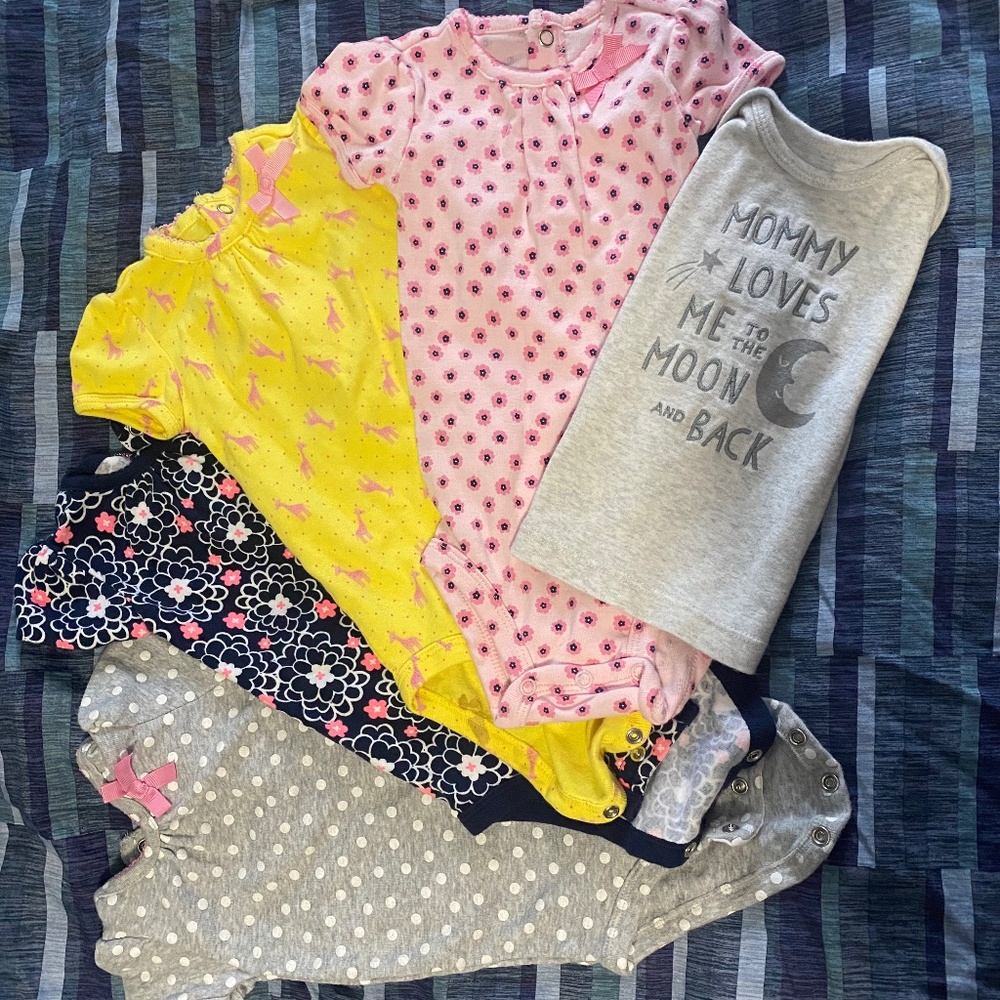 4 vibrant onesies and a long sleeve t shirt.